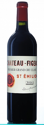 Láhev vína Figeac 2016